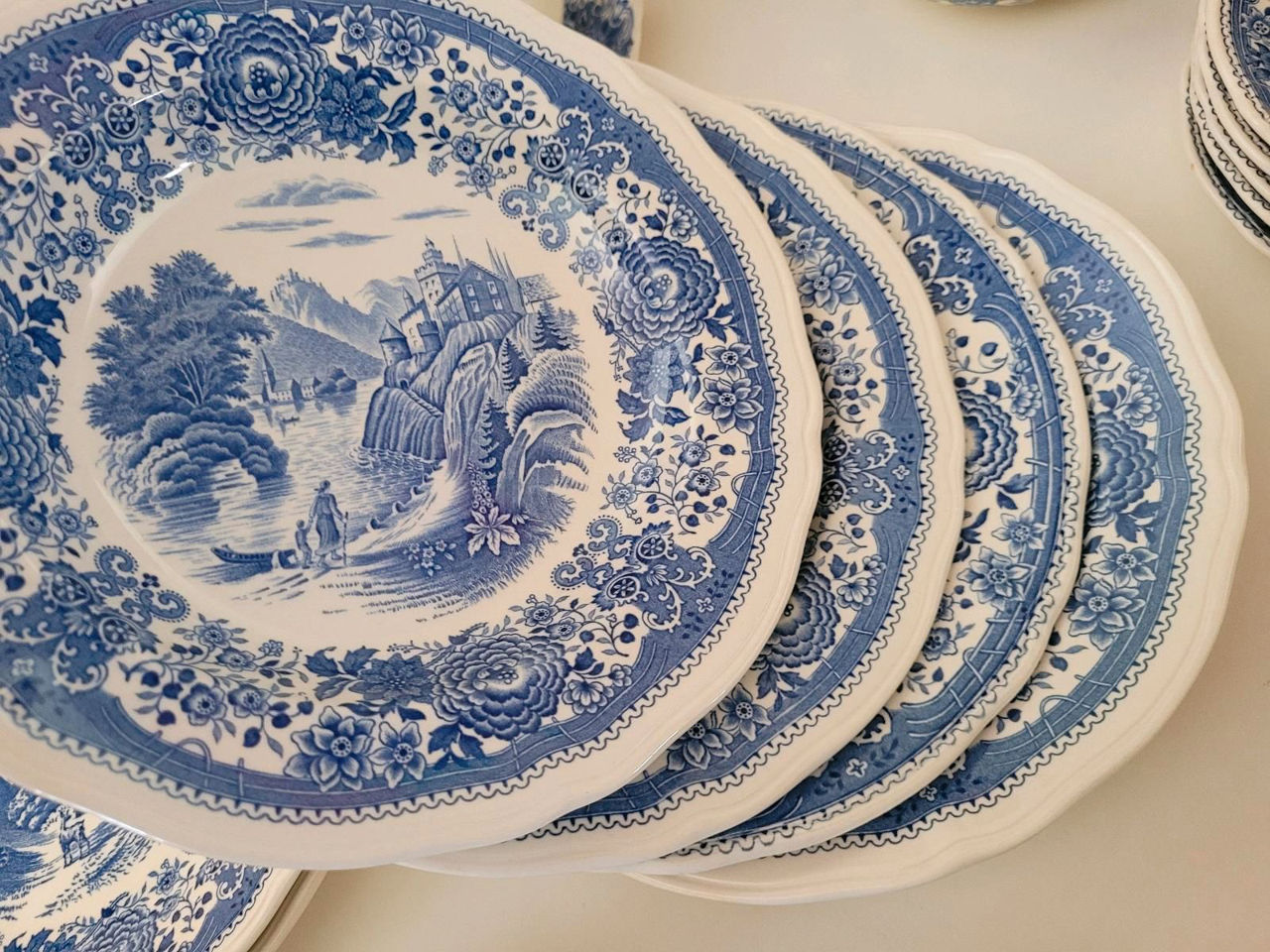 Набор посуды, сервиз Villeroy & Boch. Set de vesela.