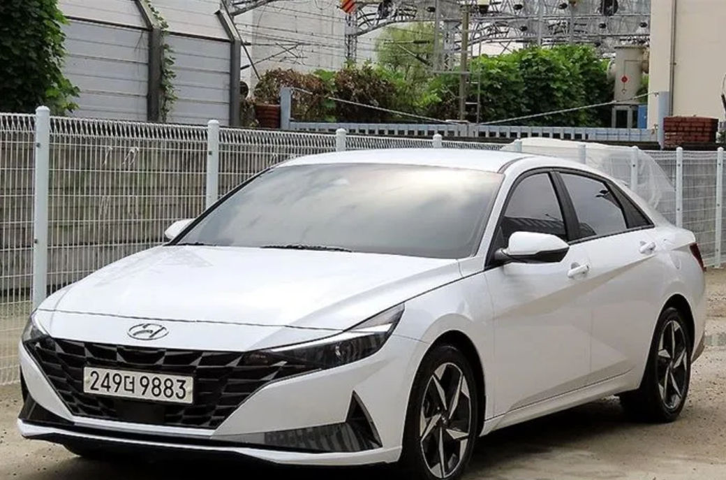 Hyundai Elantra foto 0