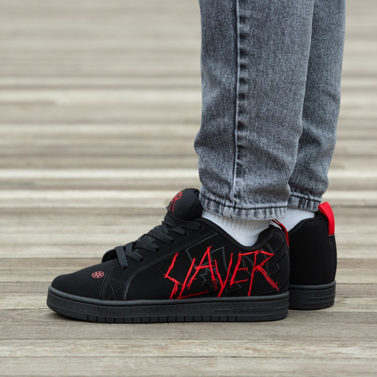 DC х Slayer Court Graffik Unisex foto 7