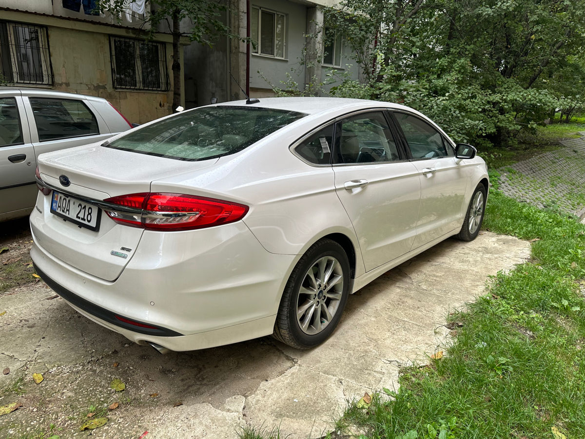 Ford Fusion foto 2