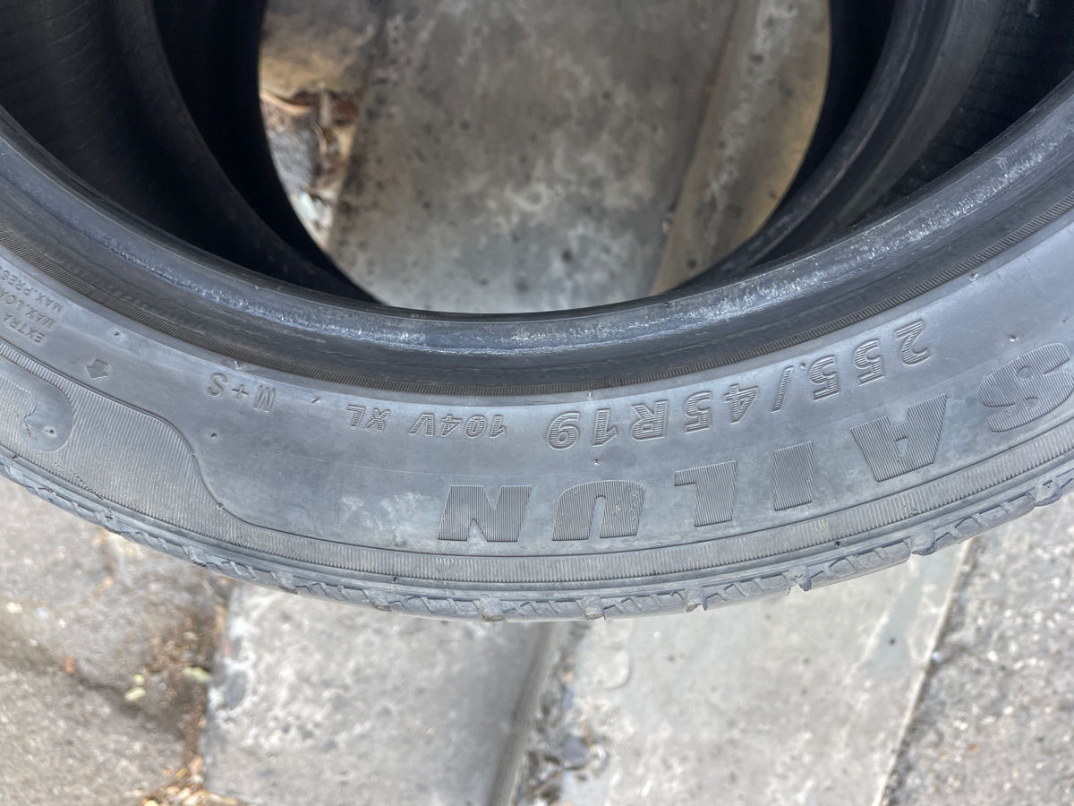 255/45R19