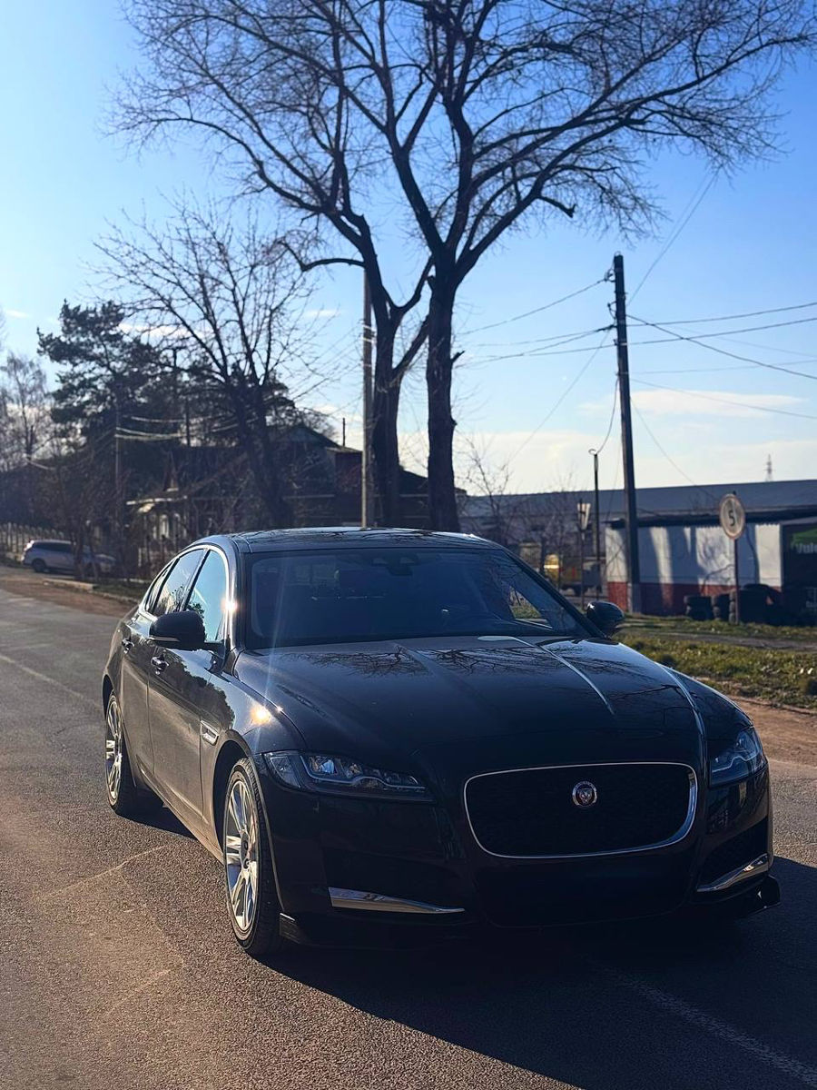Jaguar XF фото 1
