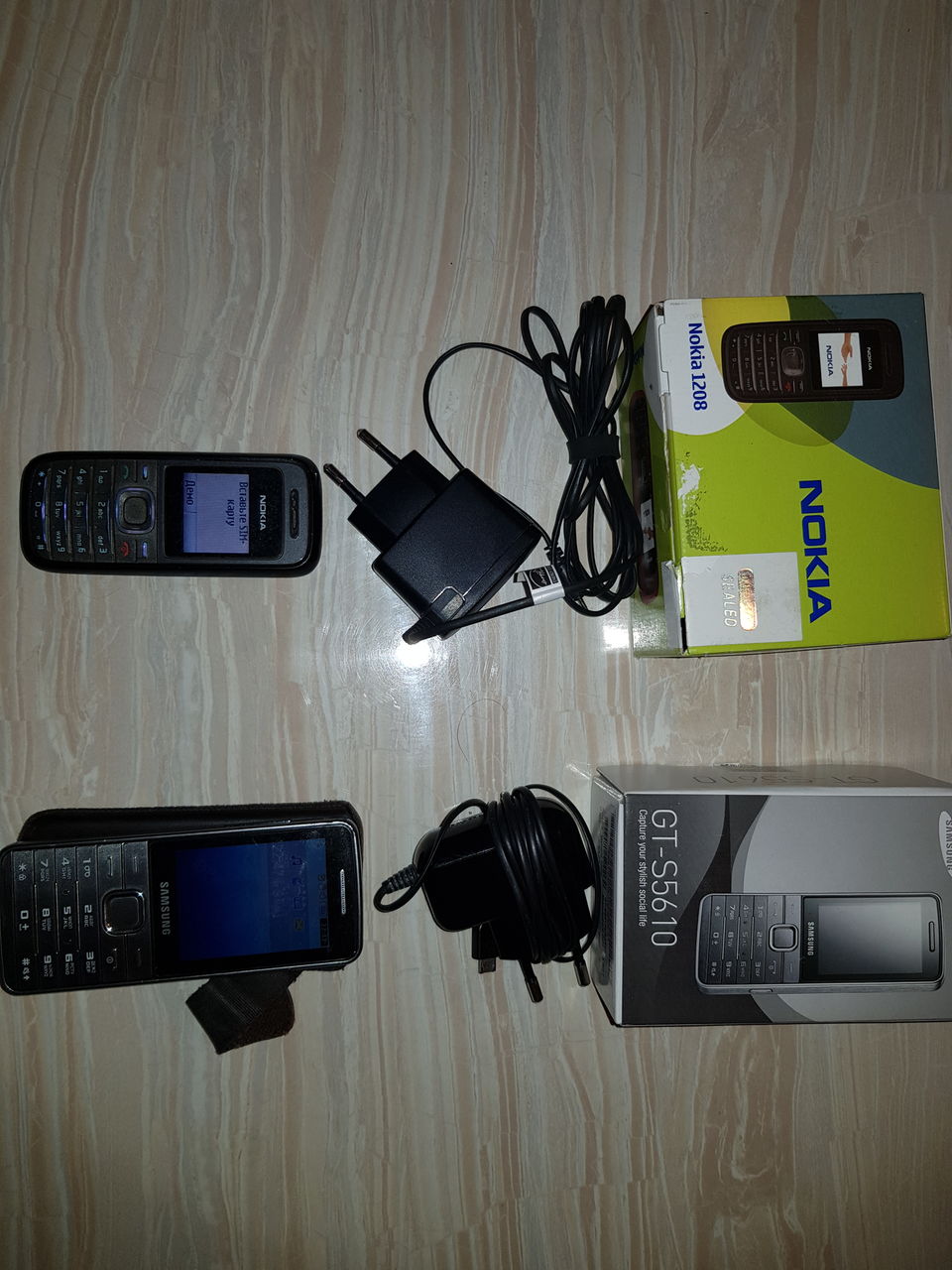 Продаю Samsung s5610 и Nokia 1208