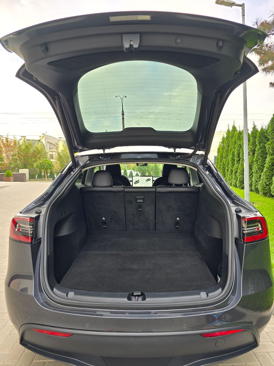 Tesla Model Y foto 7