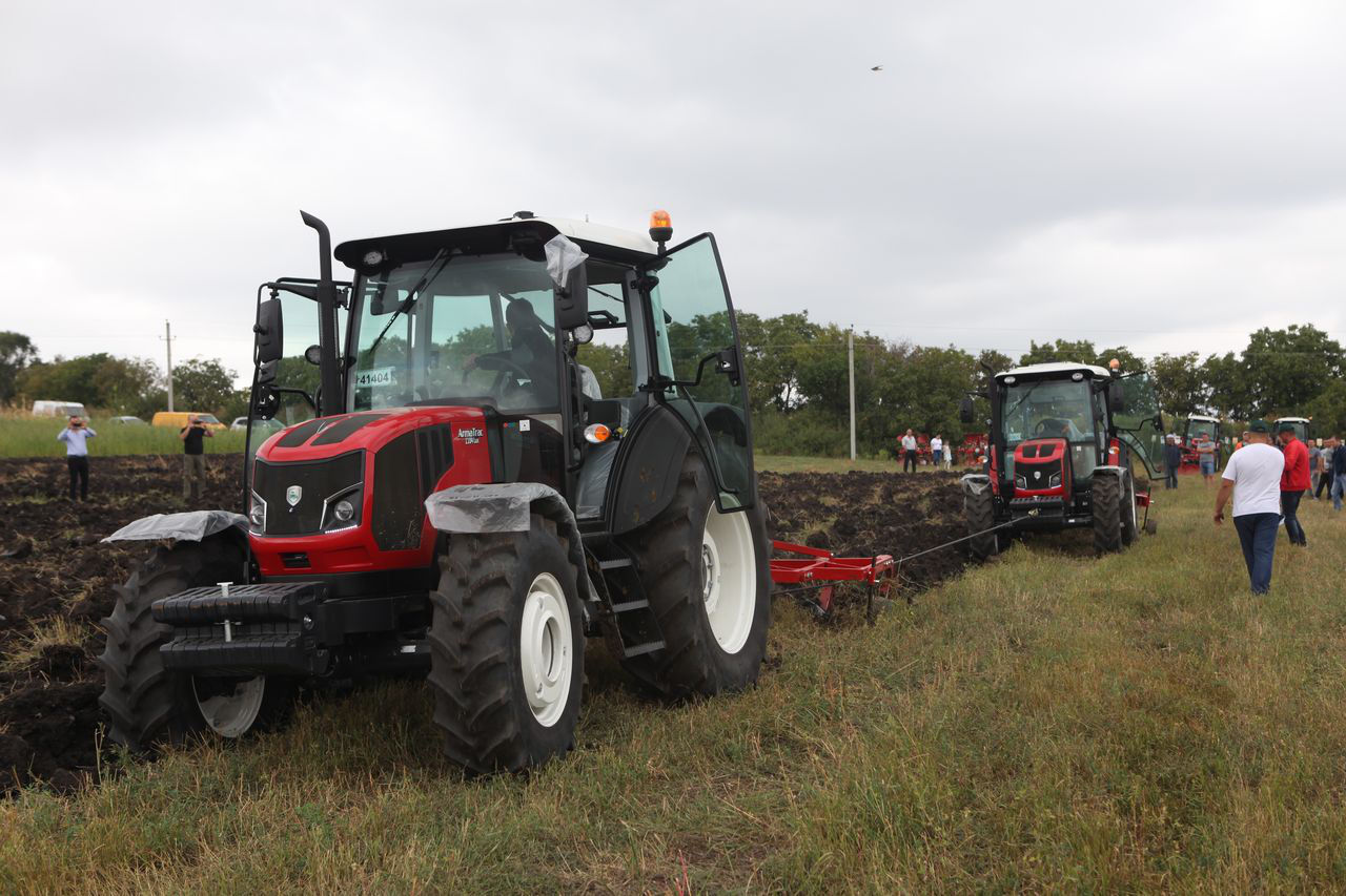 Tractor ArmaTrac 1054E+ 105c.p. foto 4