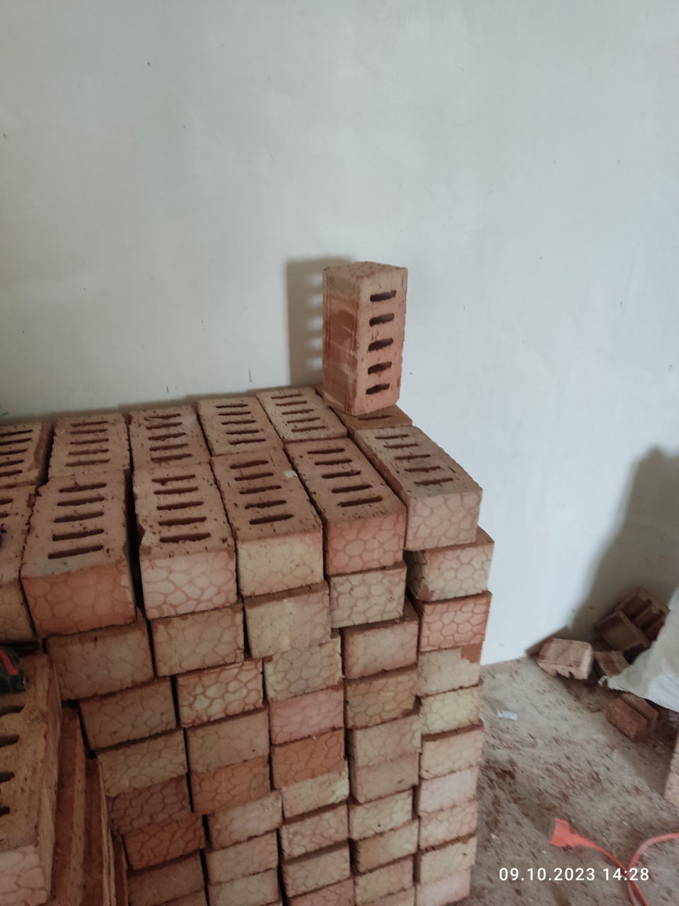 Продам дешево Кирпичи