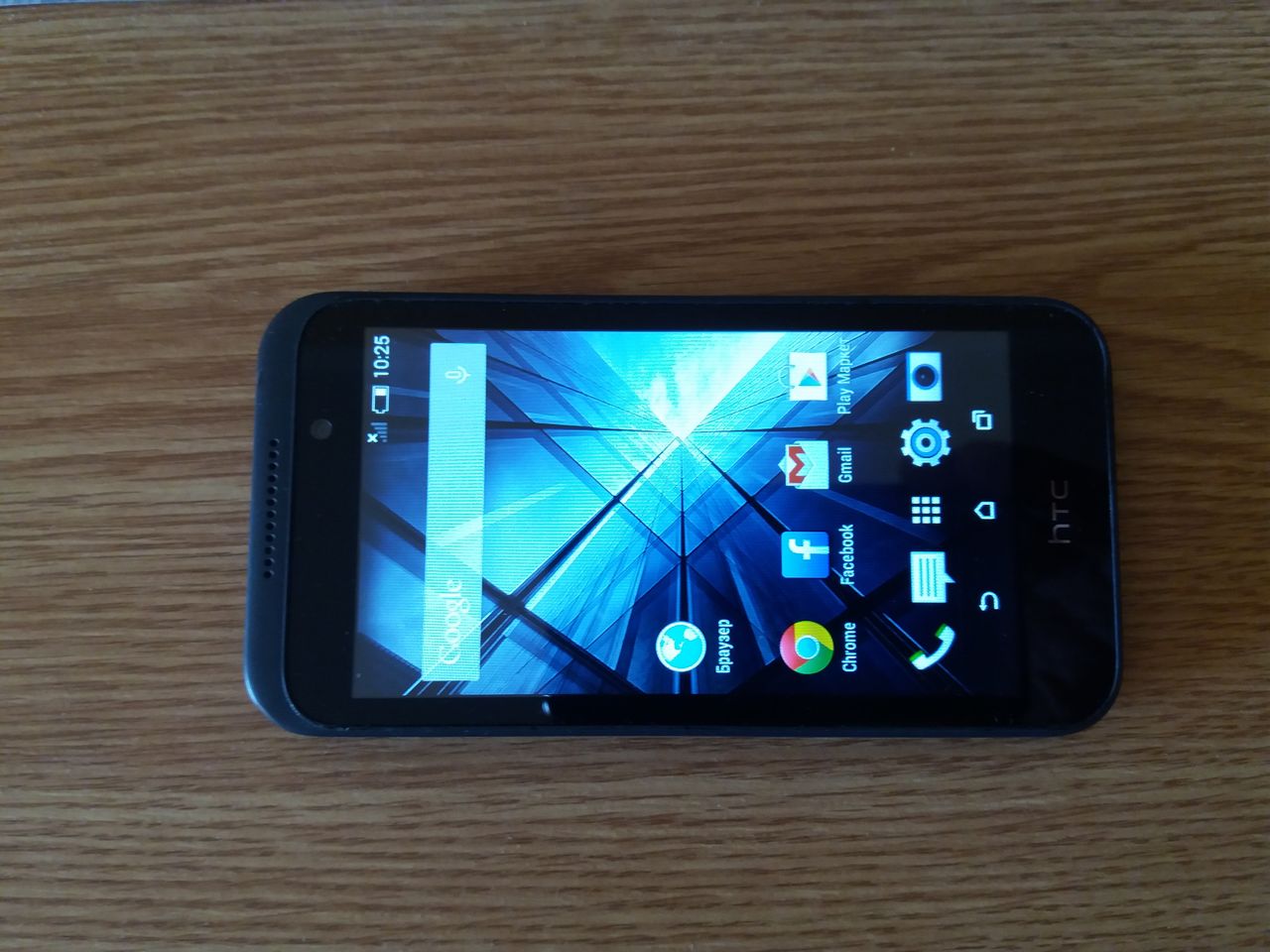 HTC Desire 320, телефон в отличном состояние, работает идеально, батарея  держит пару дней, можно обм