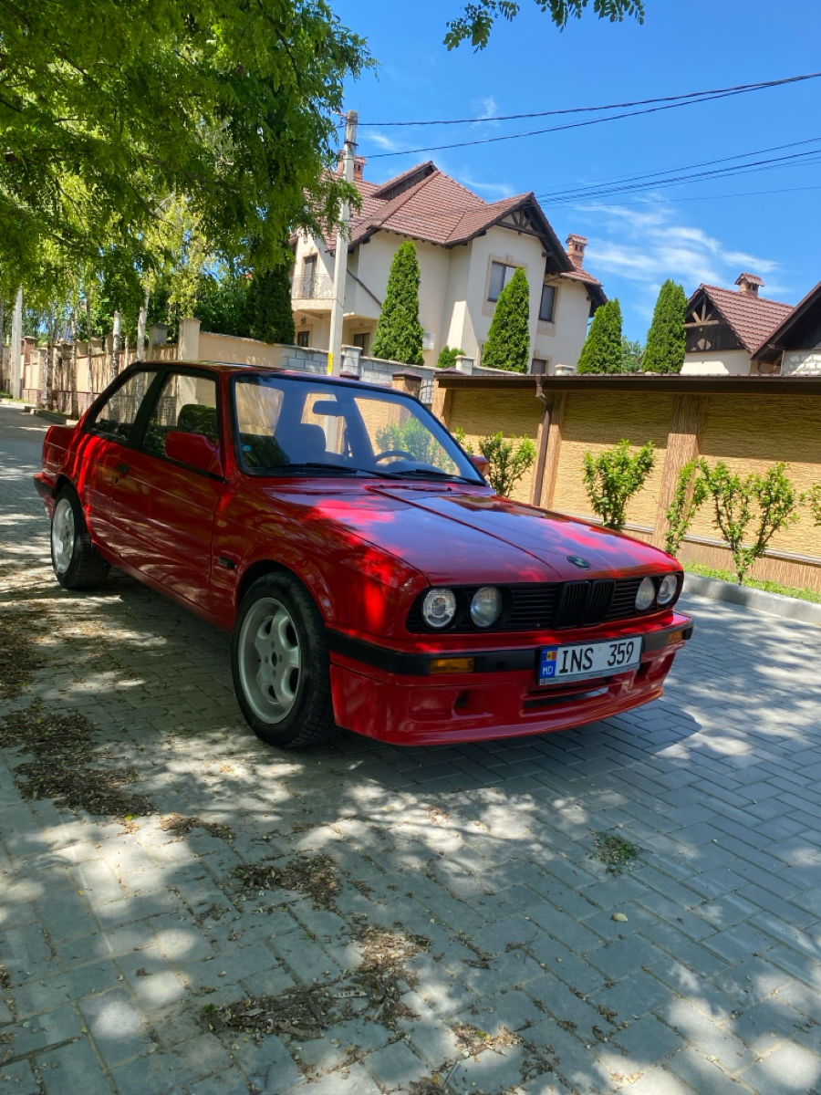 BMW 3 Series фото 0
