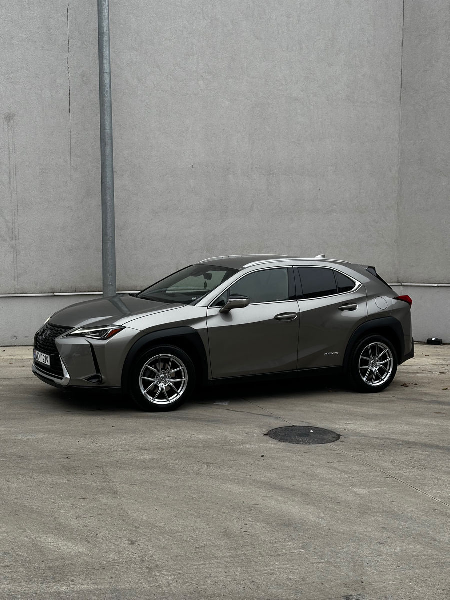 Lexus UX фото 2