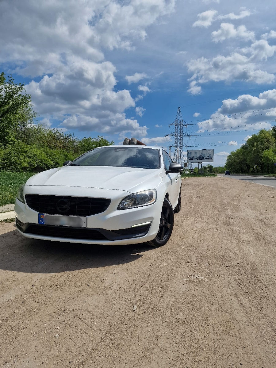 Volvo S60 foto 0