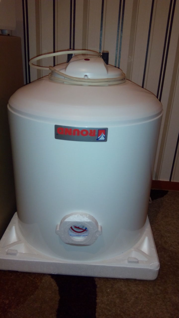 Продам новый бойлер 50л - 1500лей.