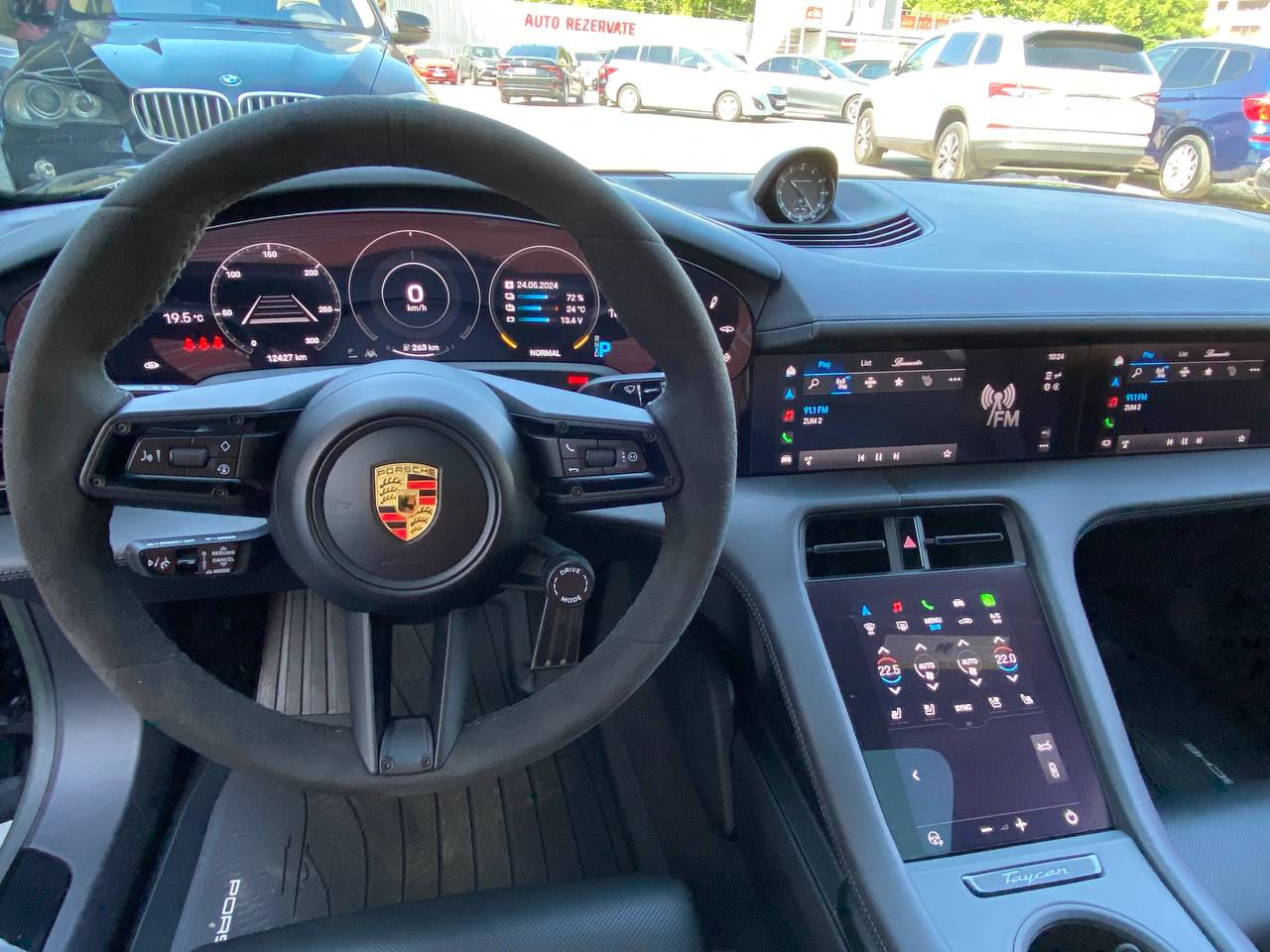 Porsche Taycan foto 8