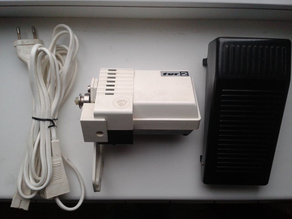 педаль для швейной машины tur118. педаль tur 2. мишени с электроприводом. привод tur2 для швейной машинки веритас. педаль для швейной машины чайка 142м.