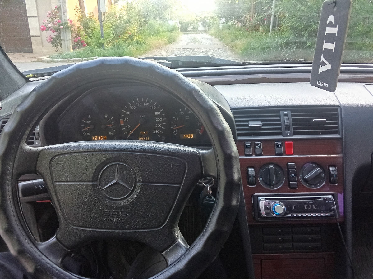 Mercedes C-Class foto 8