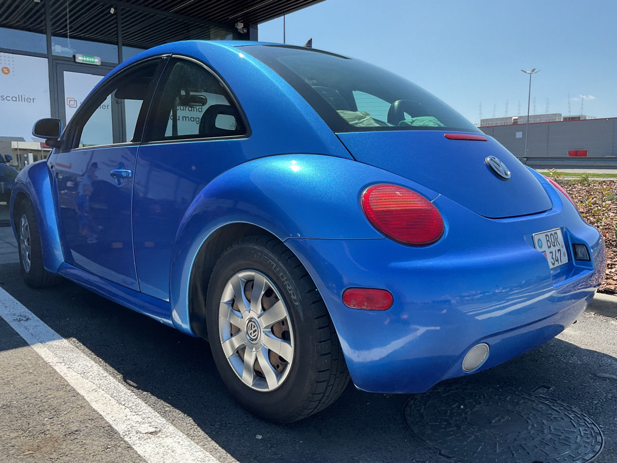Volkswagen New Beetle foto 2