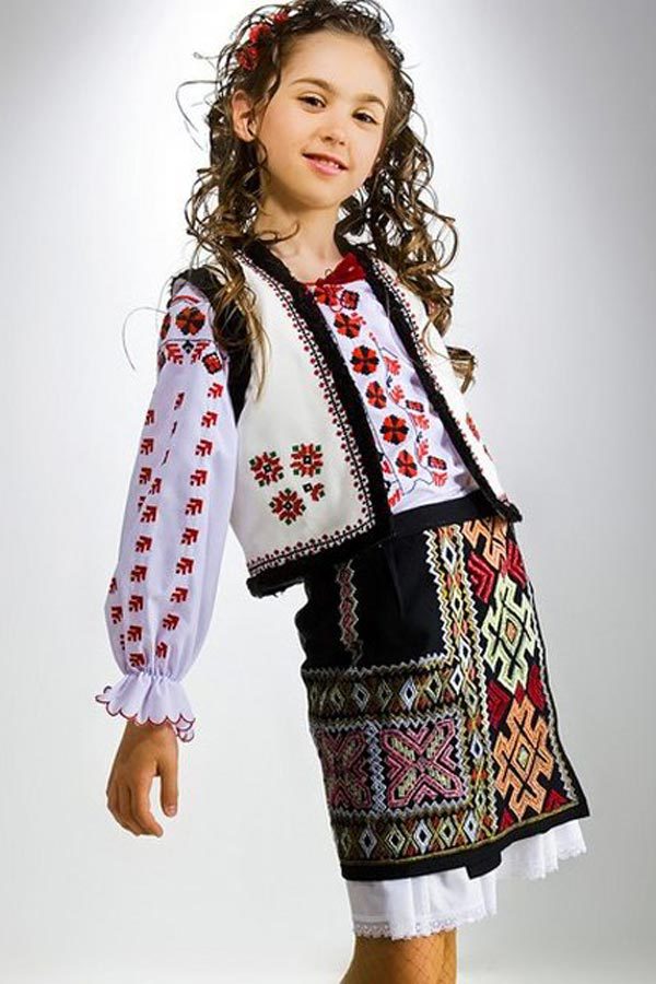 Народный женский молдавский костюм