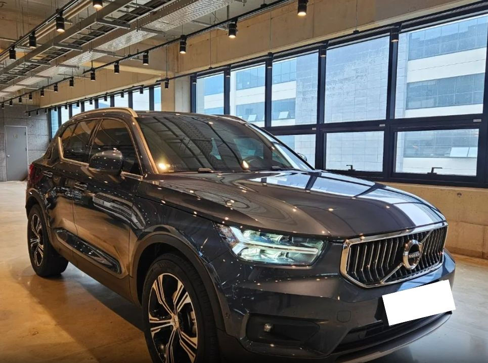 Volvo xc40 foto 2