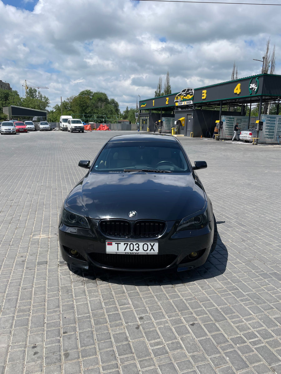 BMW 5 Series фото 0