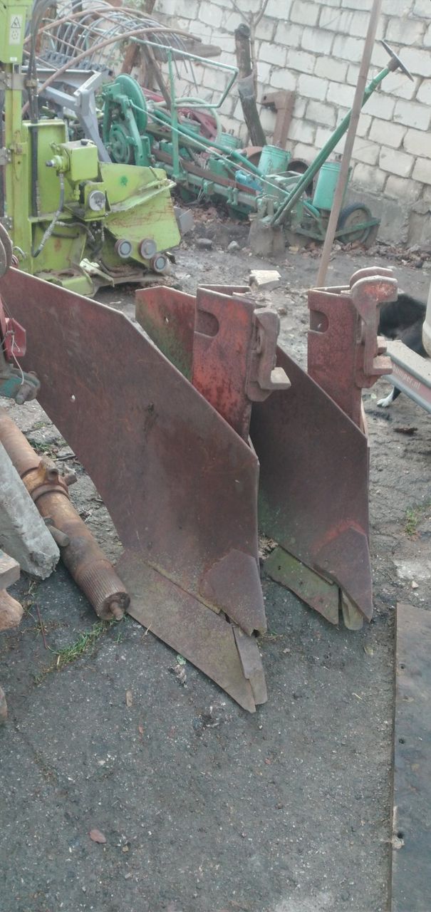 Полуплантажный плуг и Плуг ПЯ в продаже