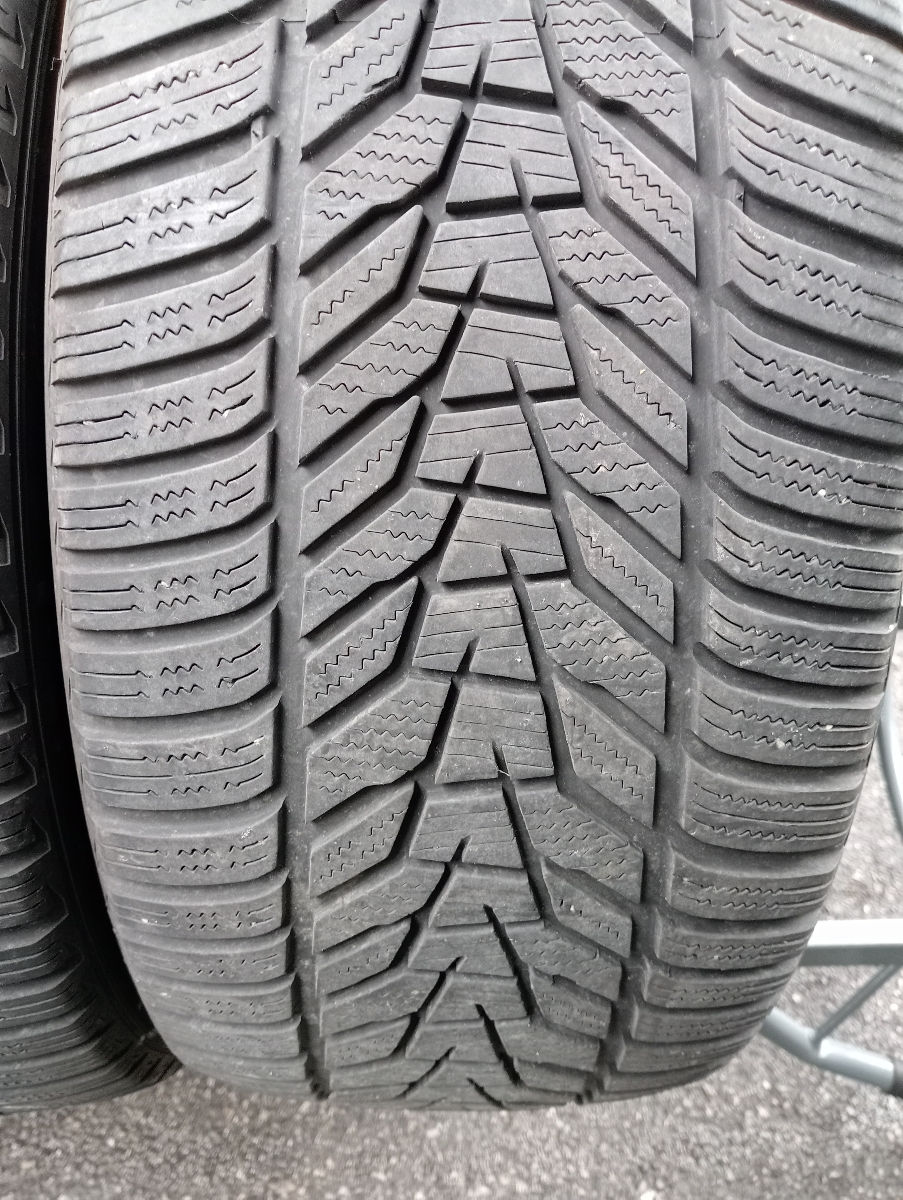 255 45 R19 Hankook iarna  foto 1