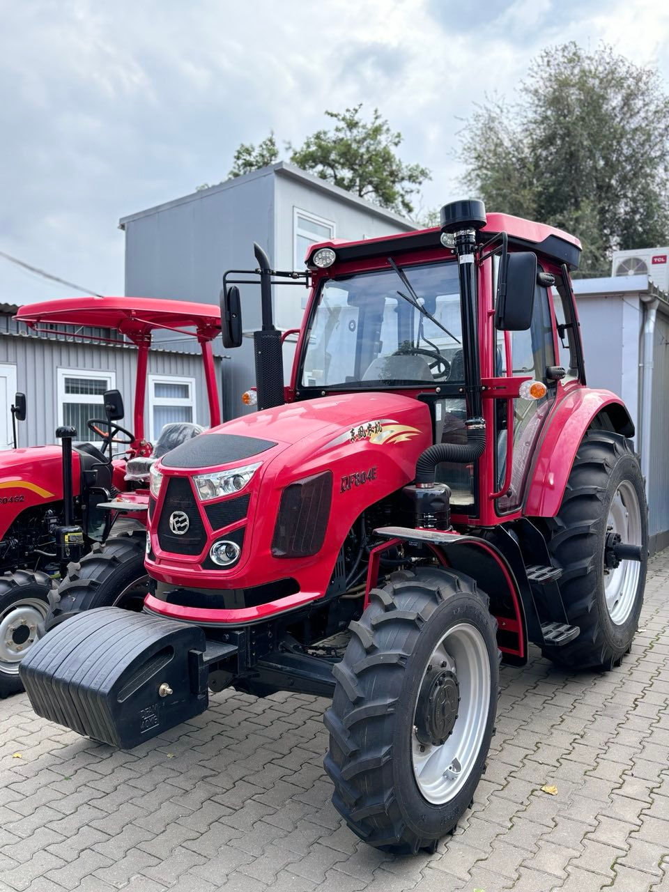 Tractor Dong Feng 804  ( 80 CP ) Model Nou фото 2