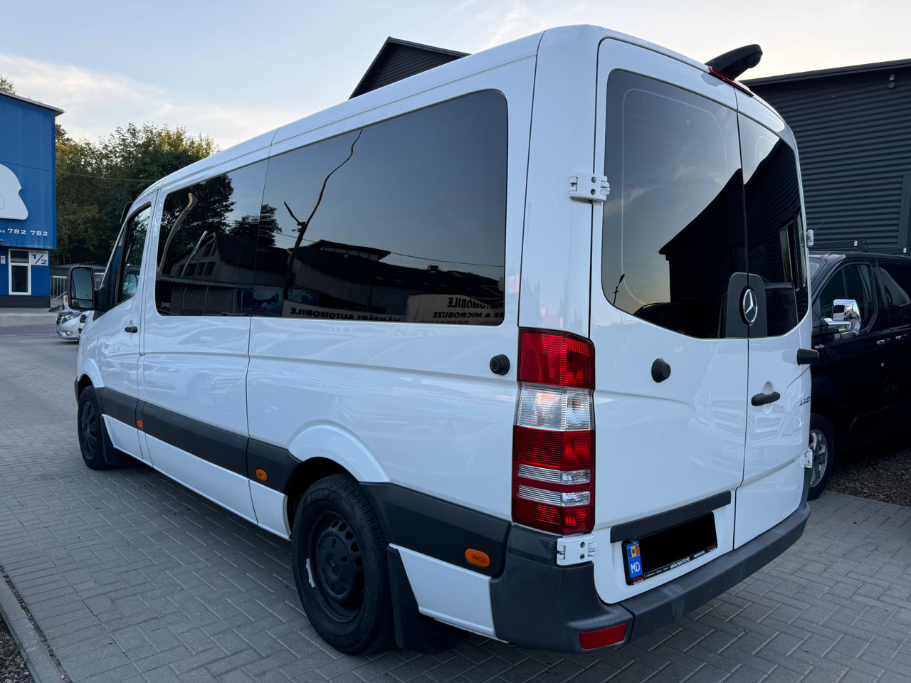 Mercedes Sprinter 9 locuri foto 1