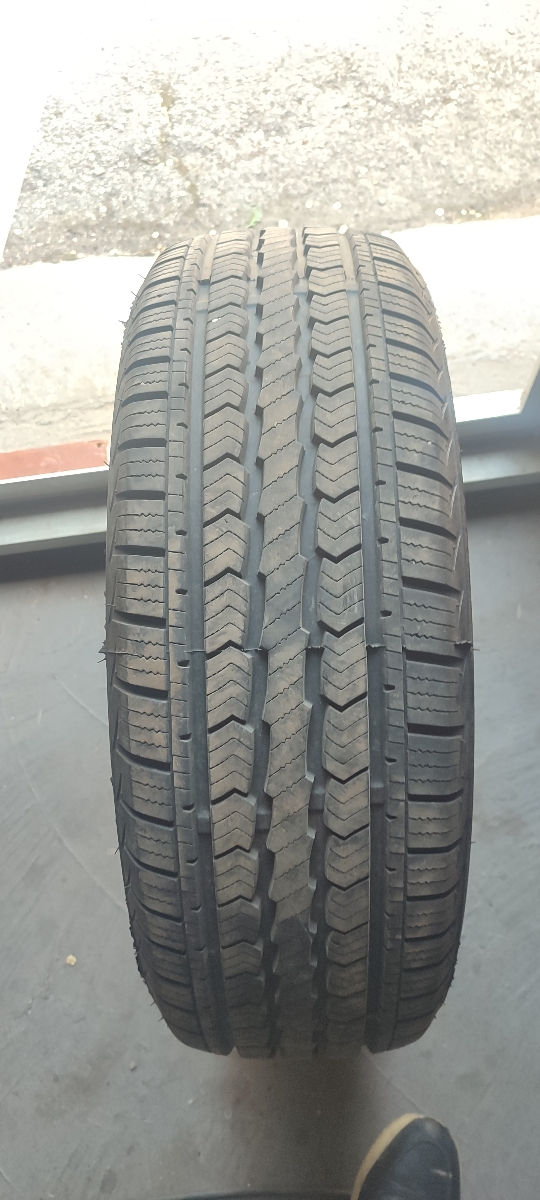 Резина  235/65 r17 фото 0