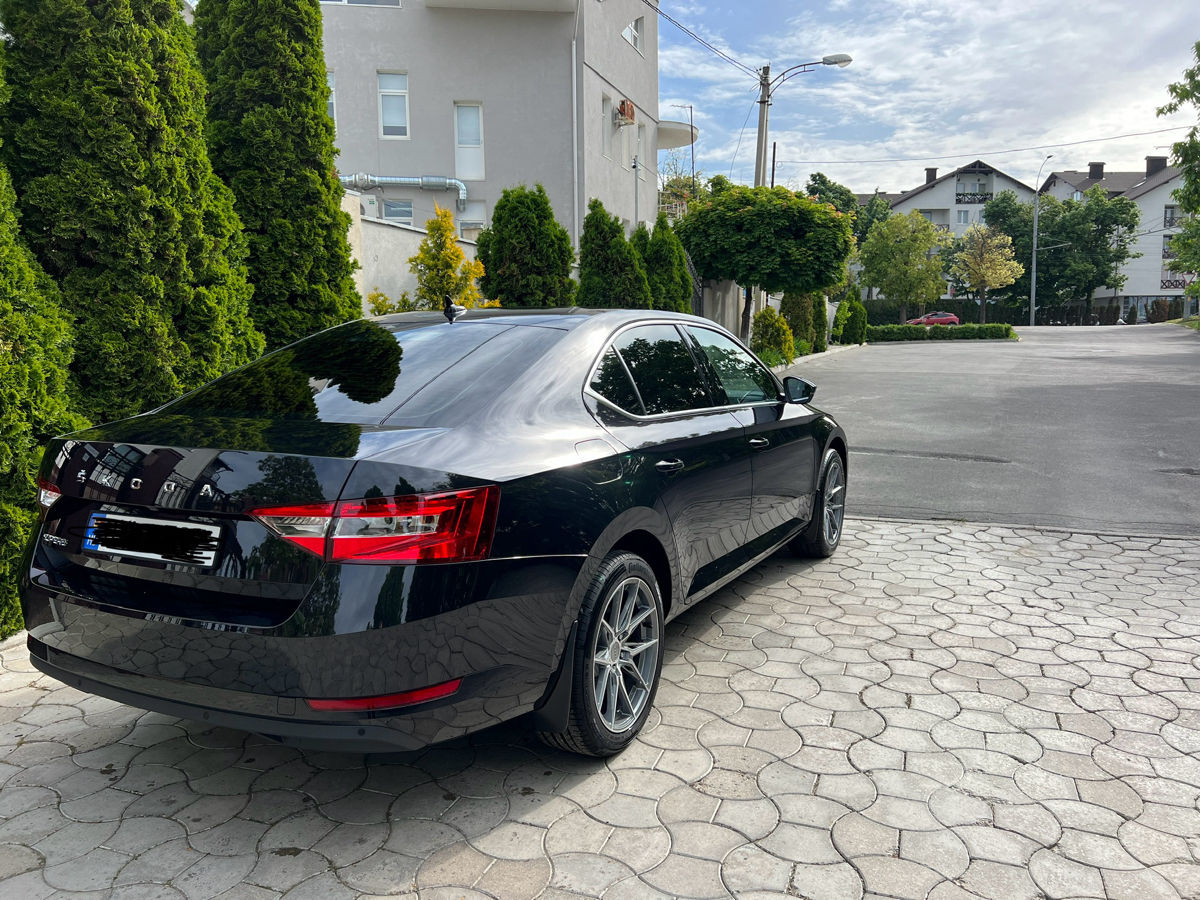 Skoda Superb foto 1