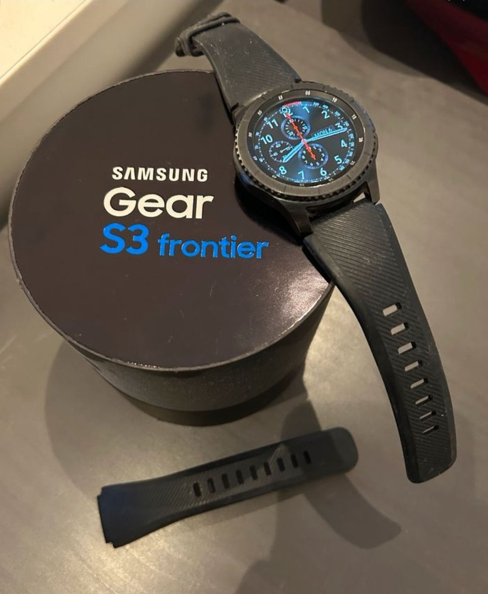 Samsung Galaxy S22+, плюс Samsung Gears s3 Frontier