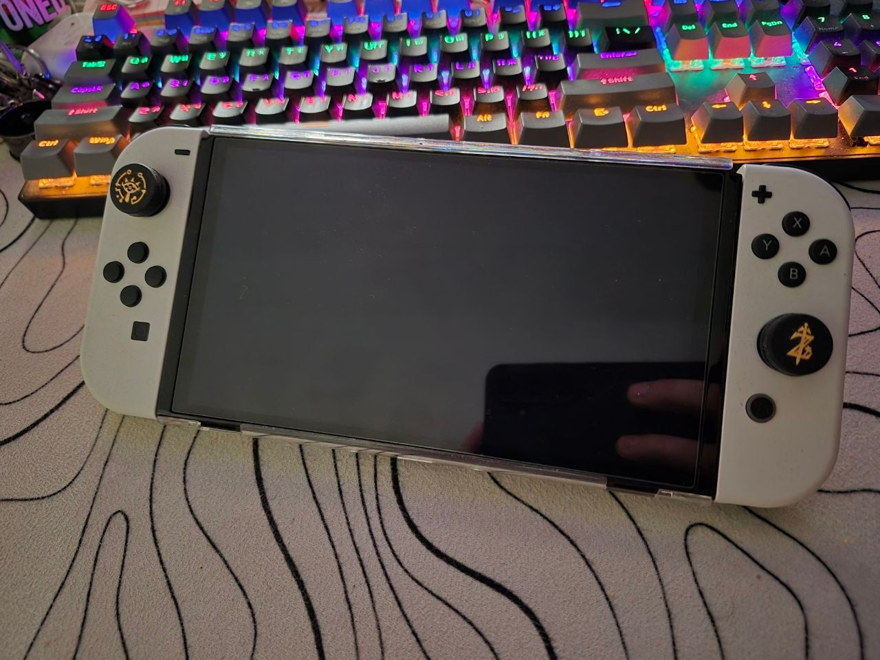 Продам Nintendo Switch Oled