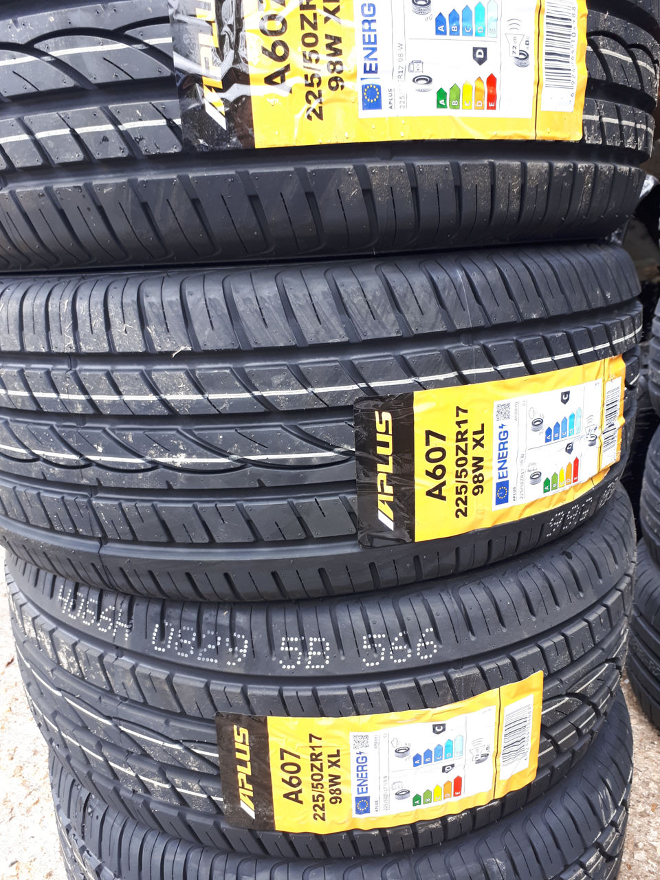 225 50 R17