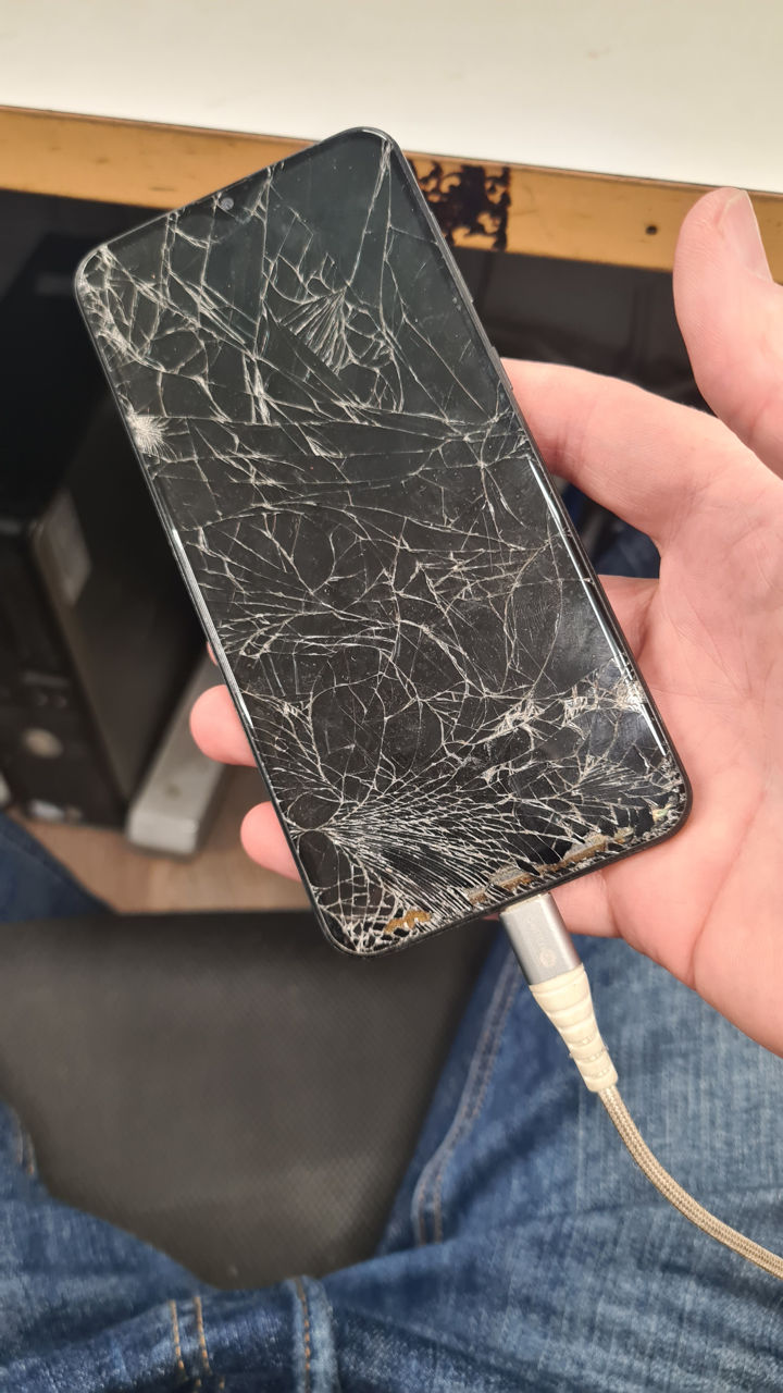 Samsung galaxy a20 la detalii. 100 lei foto 1