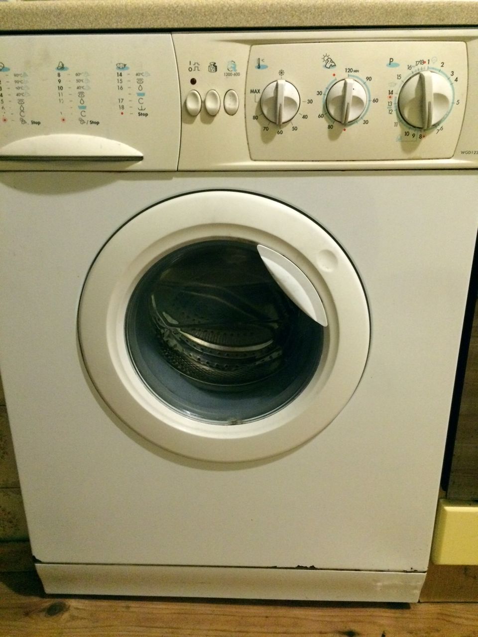 Indesit WGD1230TX Made in Italy - 1900 lei Стиральная машина Индезит ...