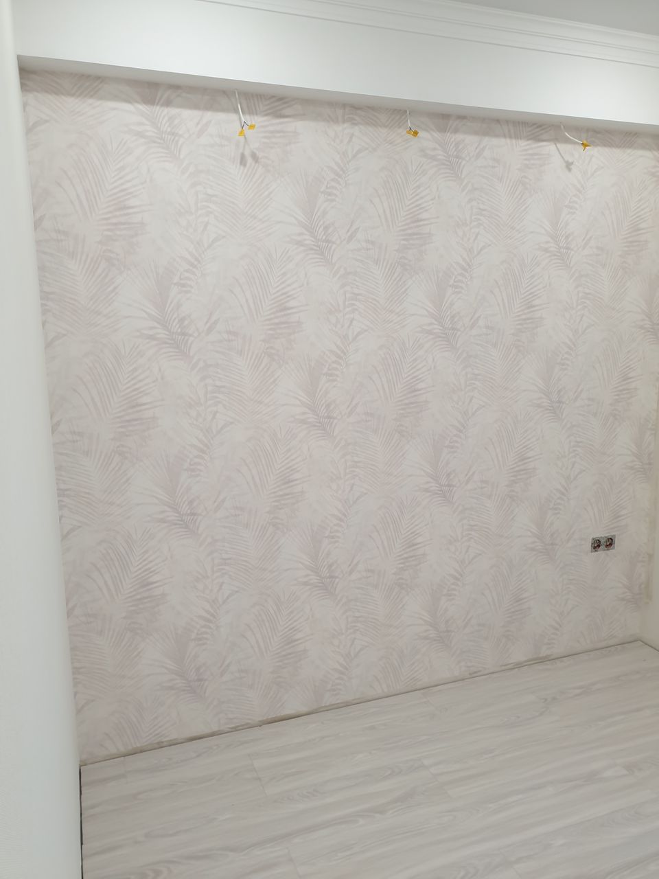 Încleem tapete foto 1