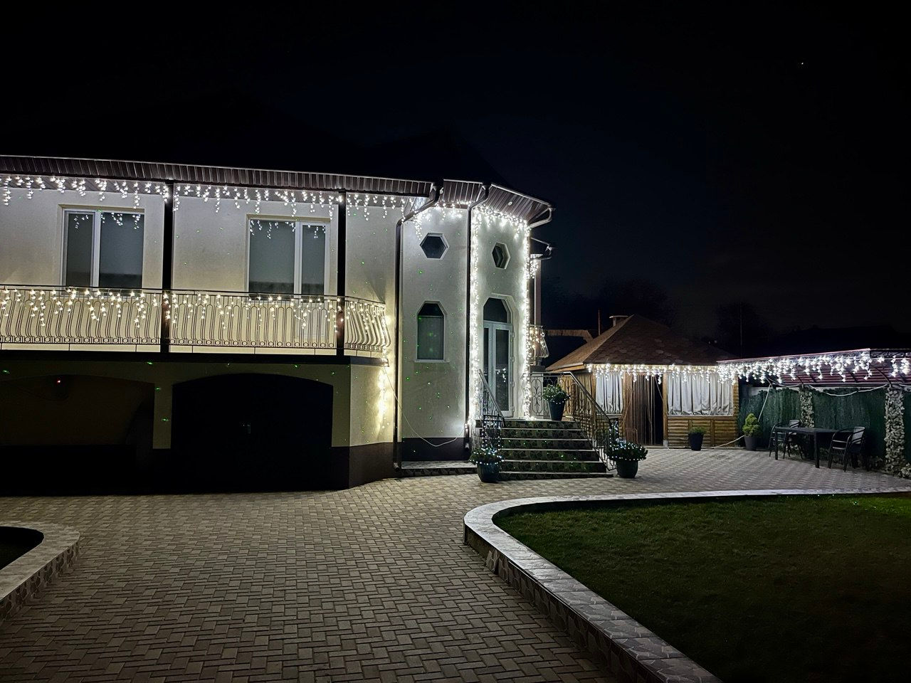 Casă cu lac și foișor în Cahul foto 7