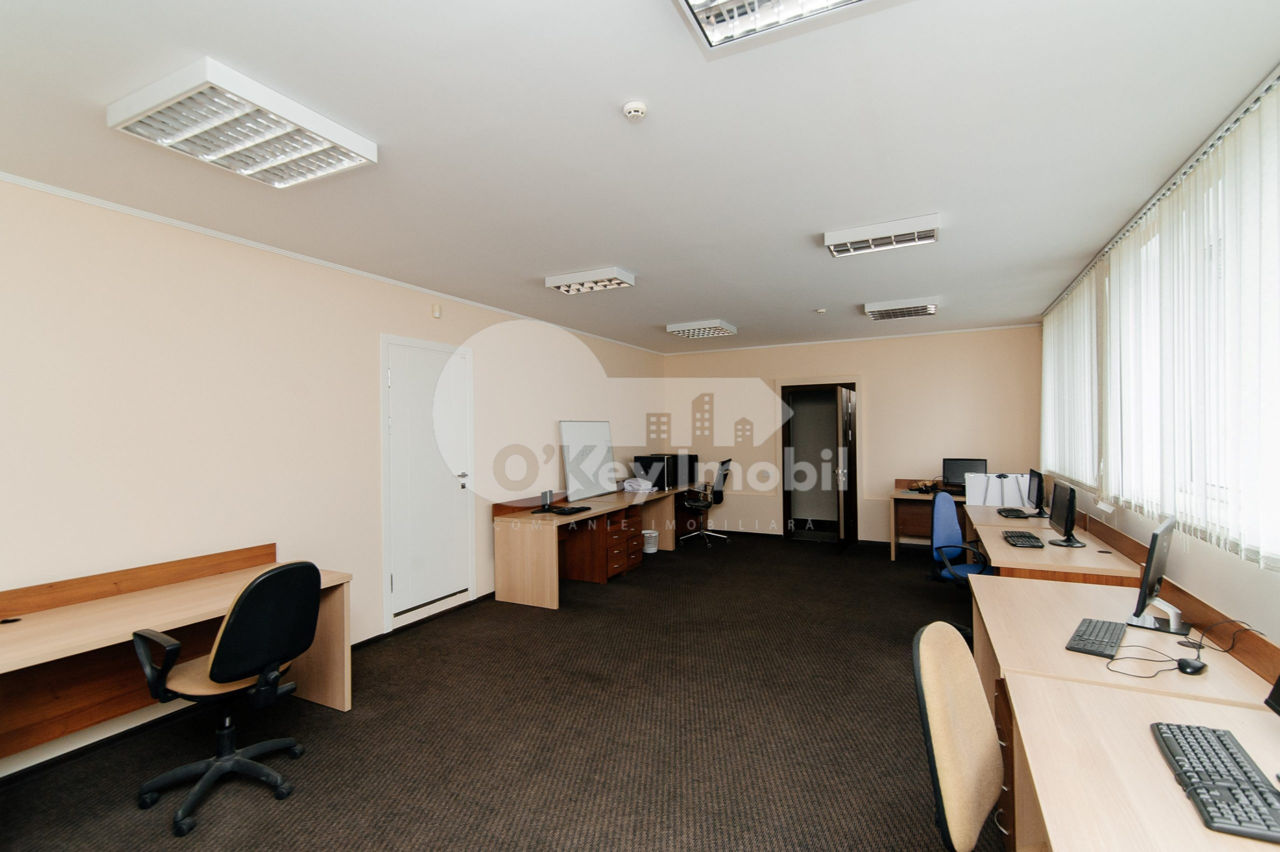 Oficiu cu o suprafață de 300 mp, Centru, 450000 € ! foto 1