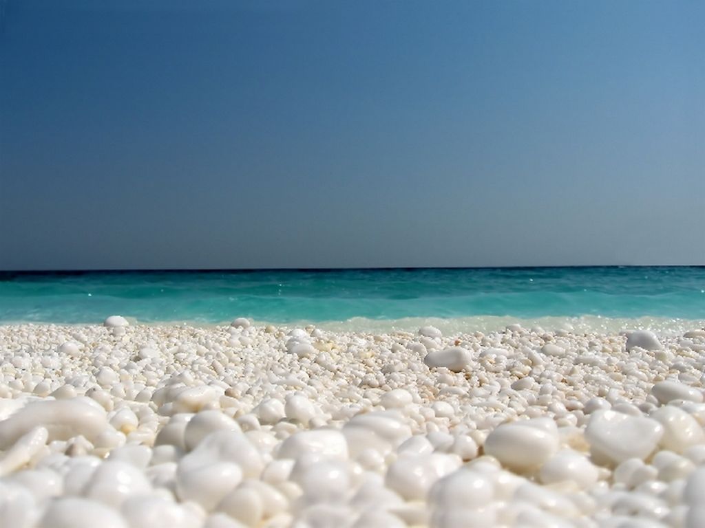 Бирюзовое море и белый песок
