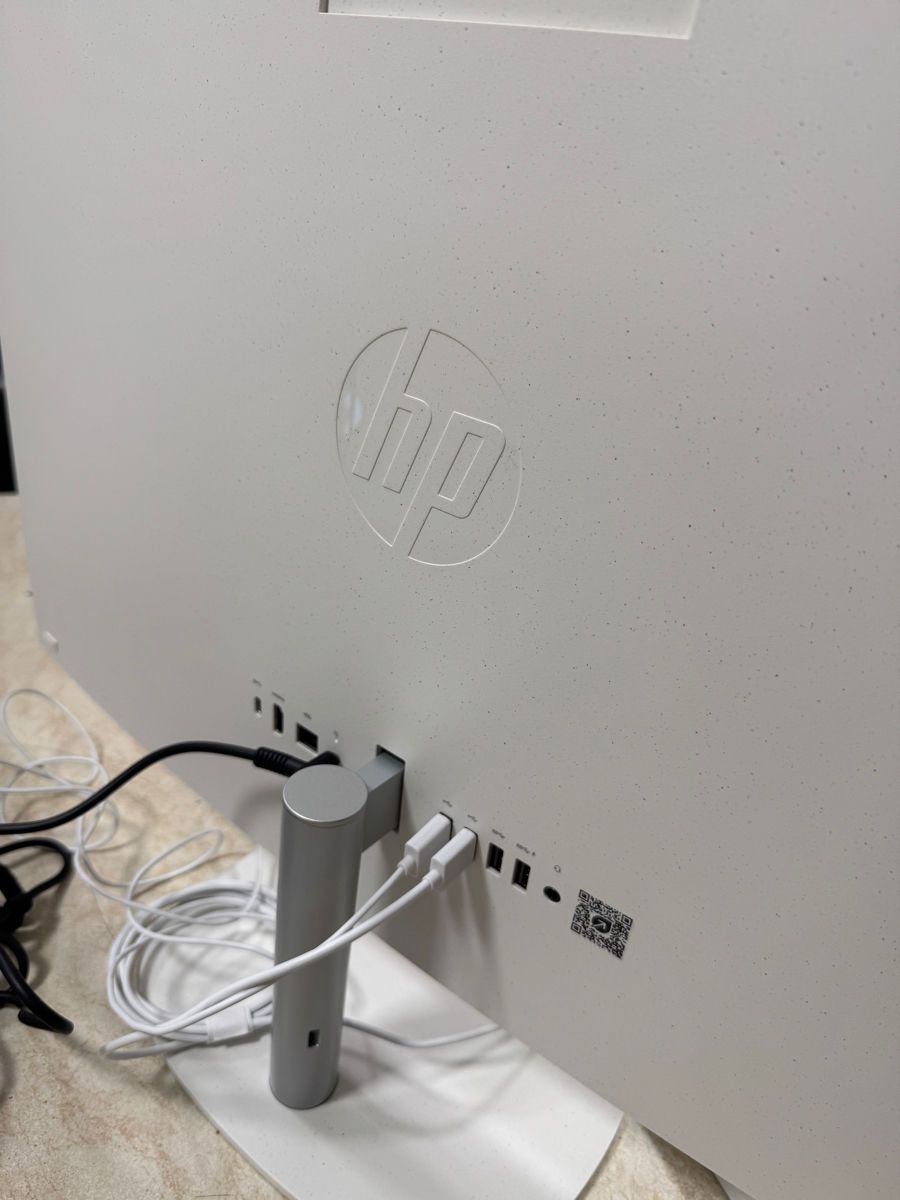 HP 27 inch All-In-One Desktop PC foto 2