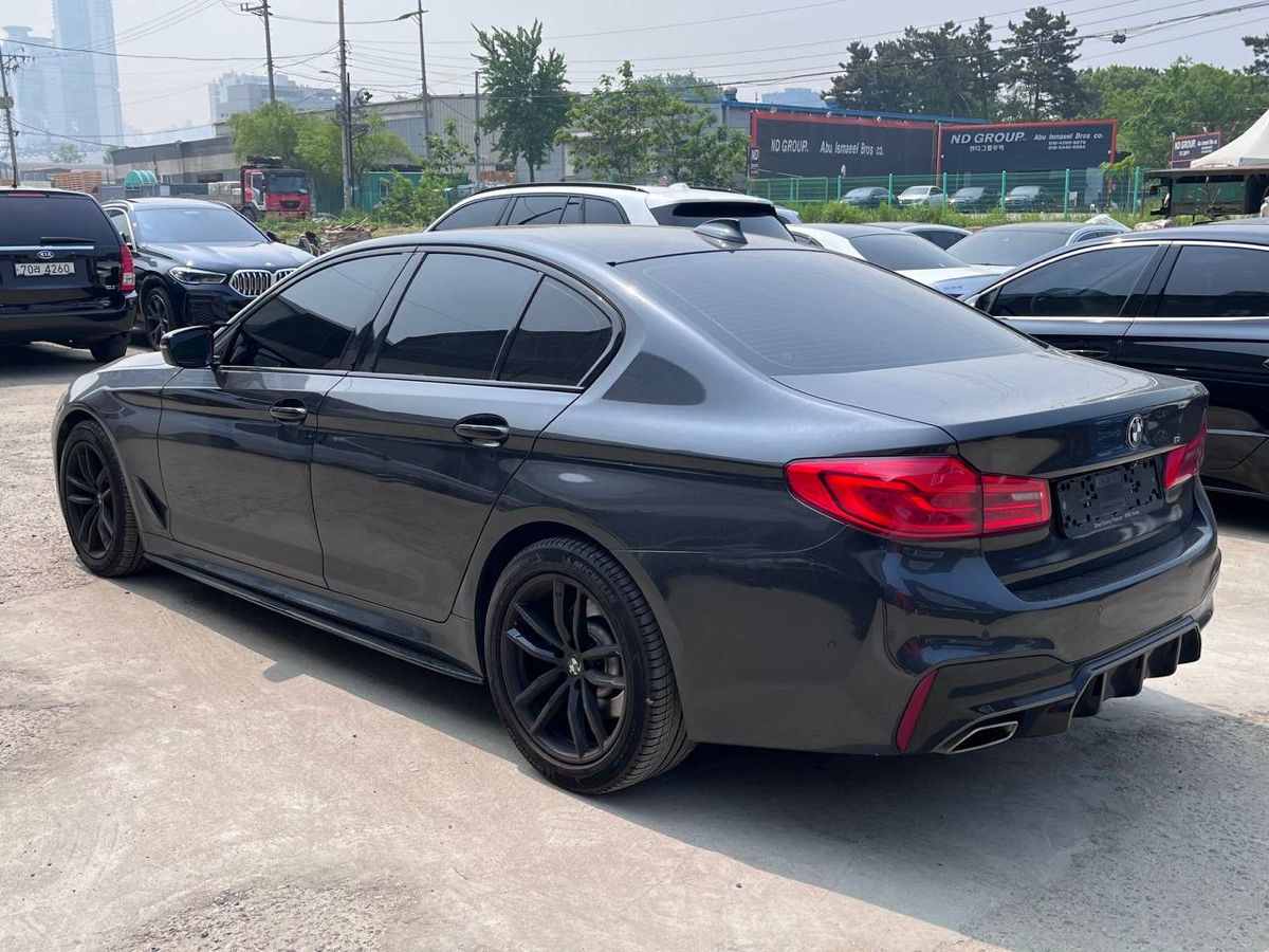 BMW 5 Series foto 3