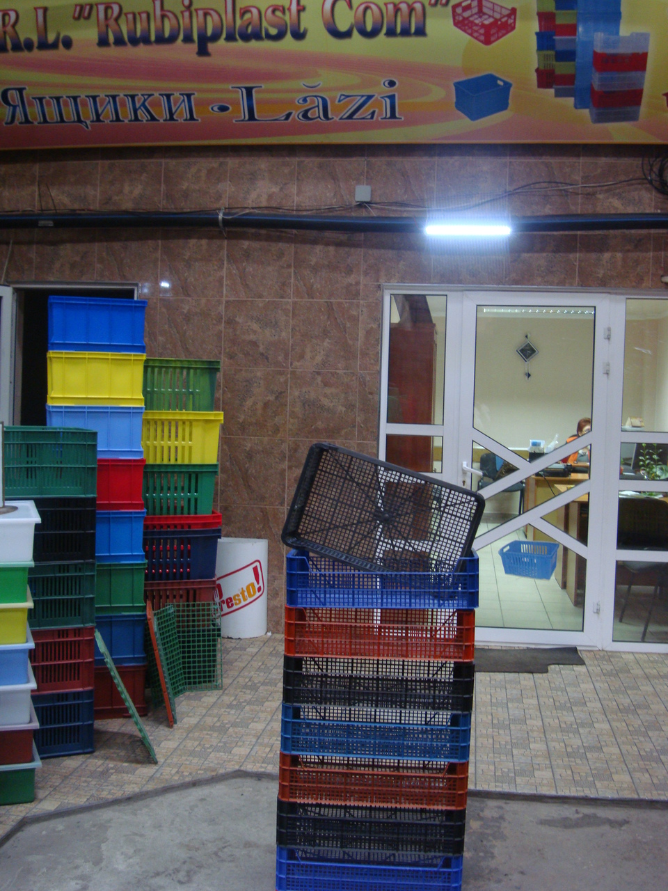 Vind   lazi din plastic pentru export legume fructe de la  19 lei bucata. foto 7