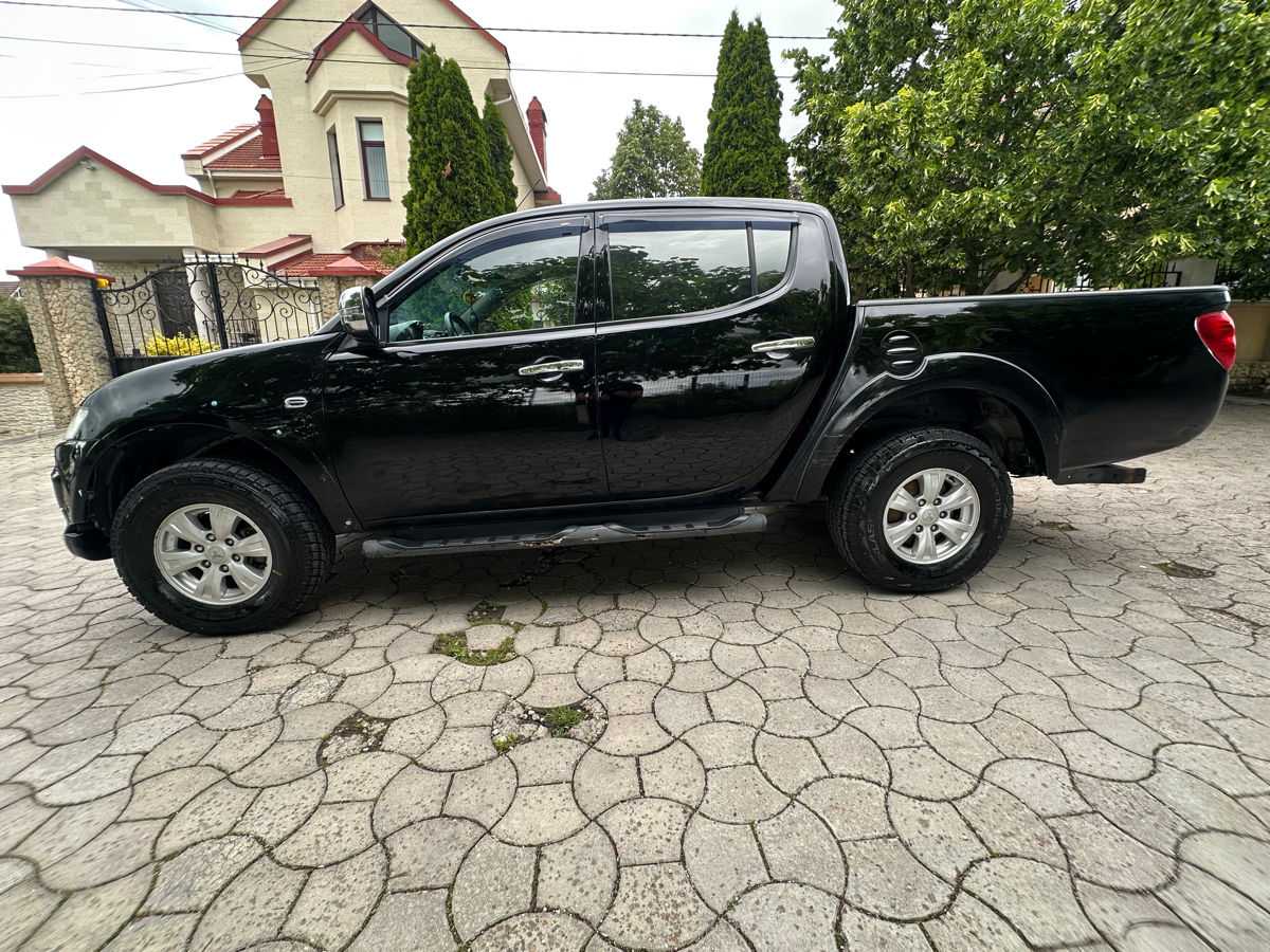 Mitsubishi L200 foto 2