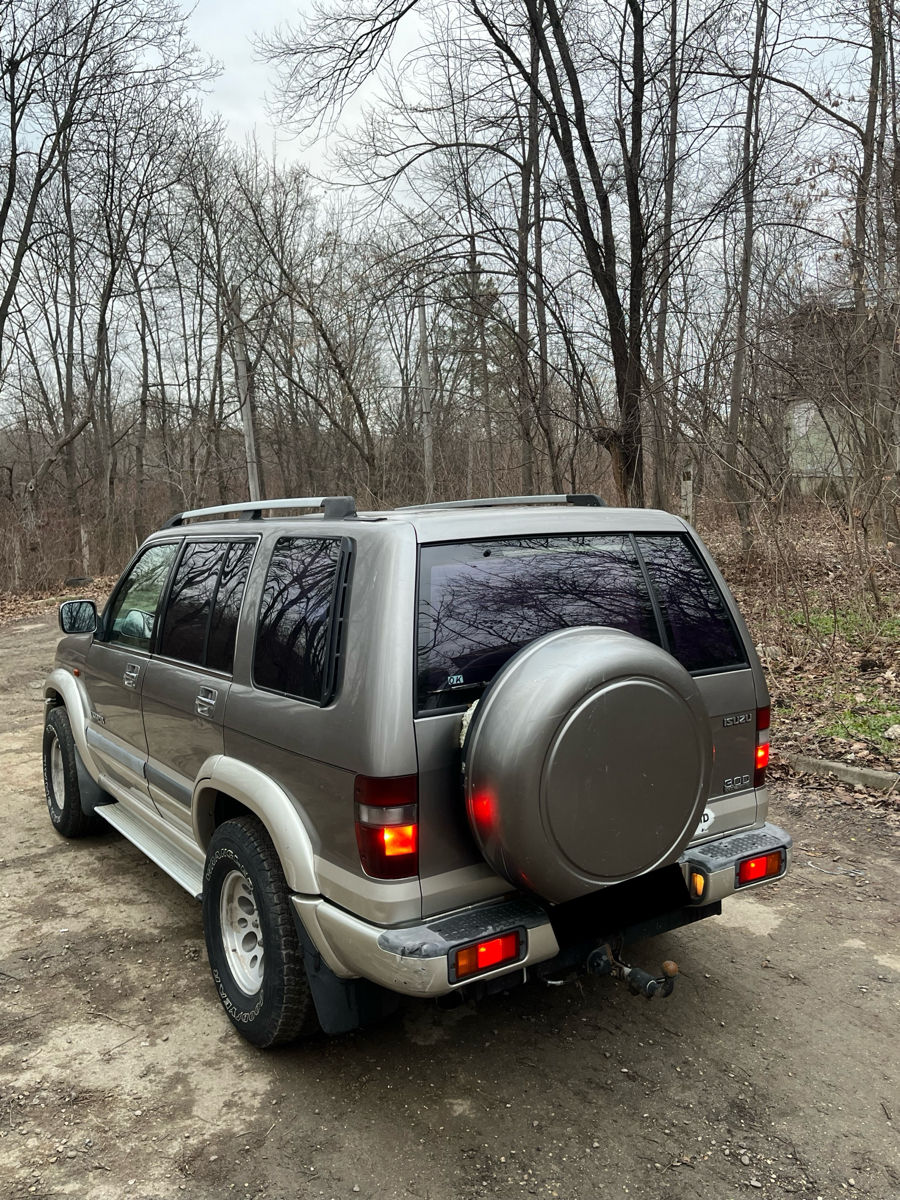 Isuzu Trooper foto 2