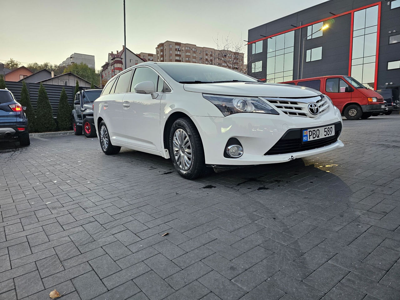 Toyota Avensis foto 1