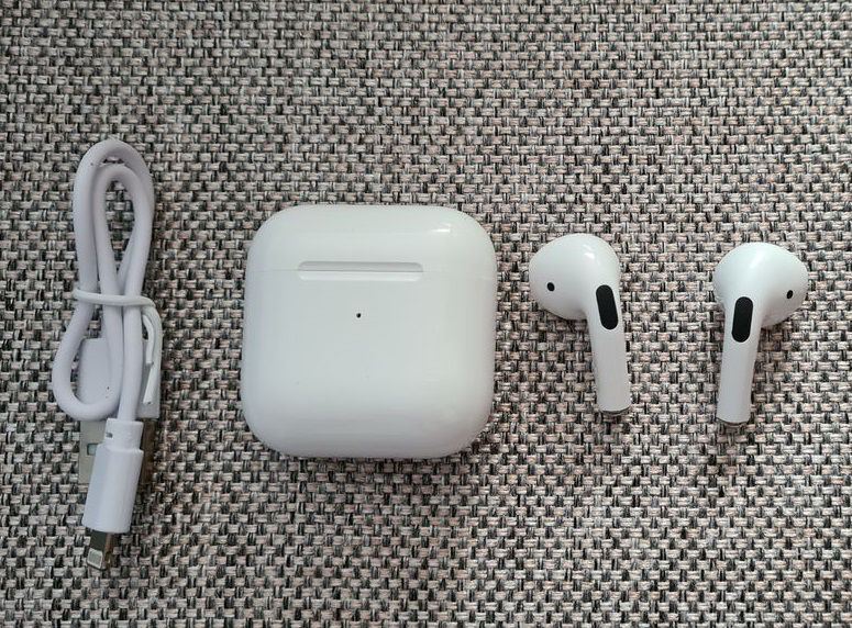 Наушники Prо 4 mini - хорошая реплика AirPods