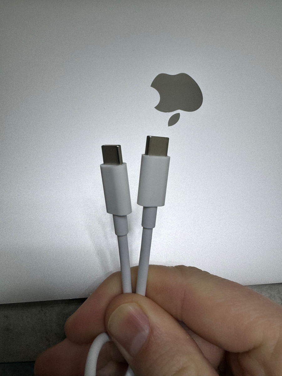 Cablu USB-C 60W 2 metri lungimea de la MacBook Air M1 foto 2