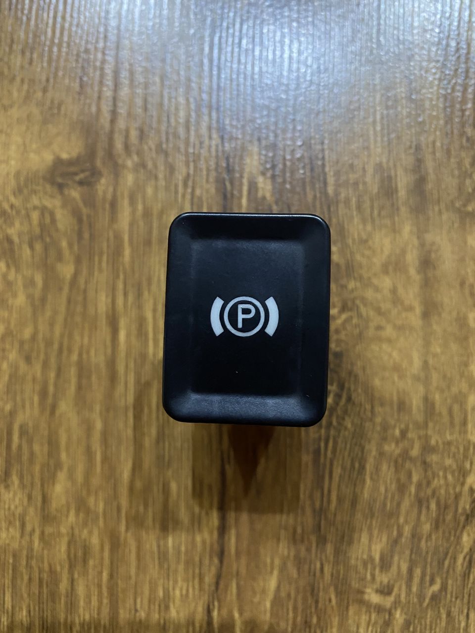 Кнопка ручника Passat B6