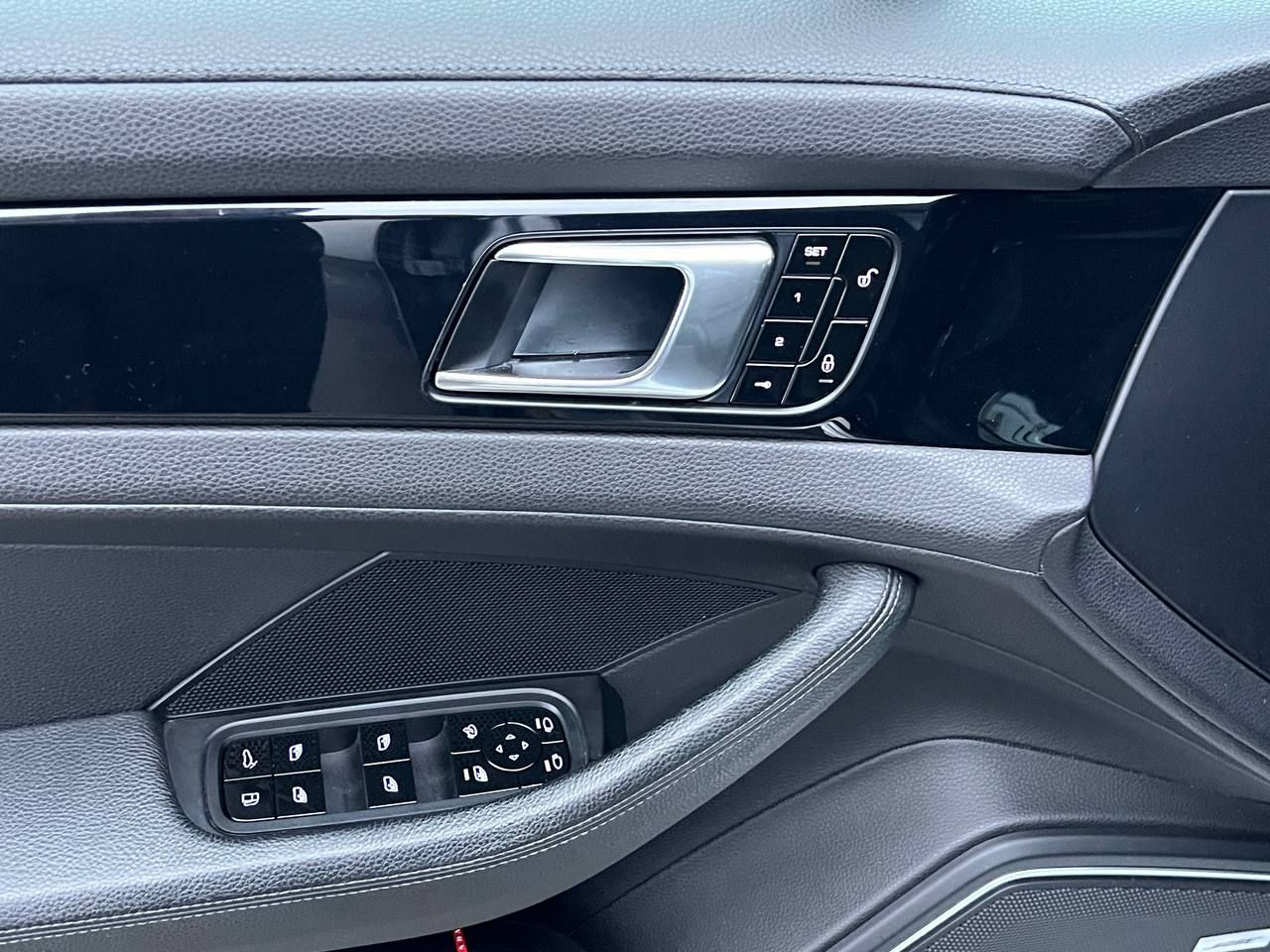 Porsche Panamera an. 2017 cu rulaj 59973 km, Plug-in Hybrid (benzină ...