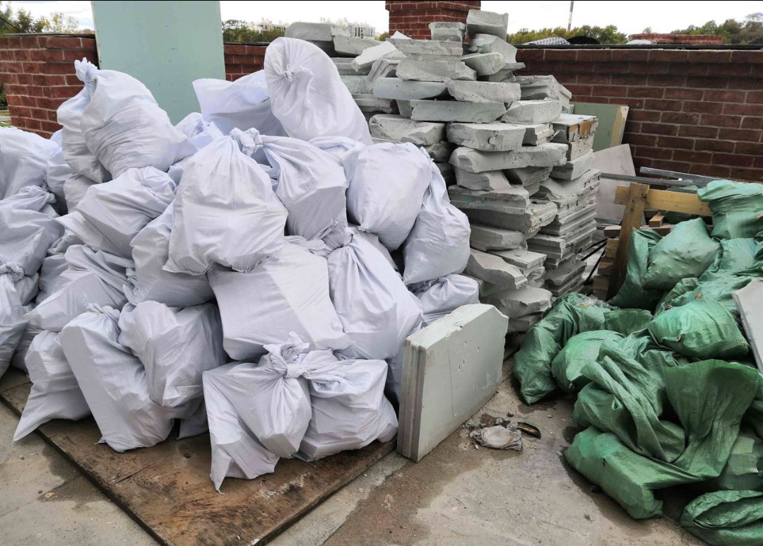 Вывоз мусора с погрузкой старые окна двери мебель бытовой техники и.т.д.