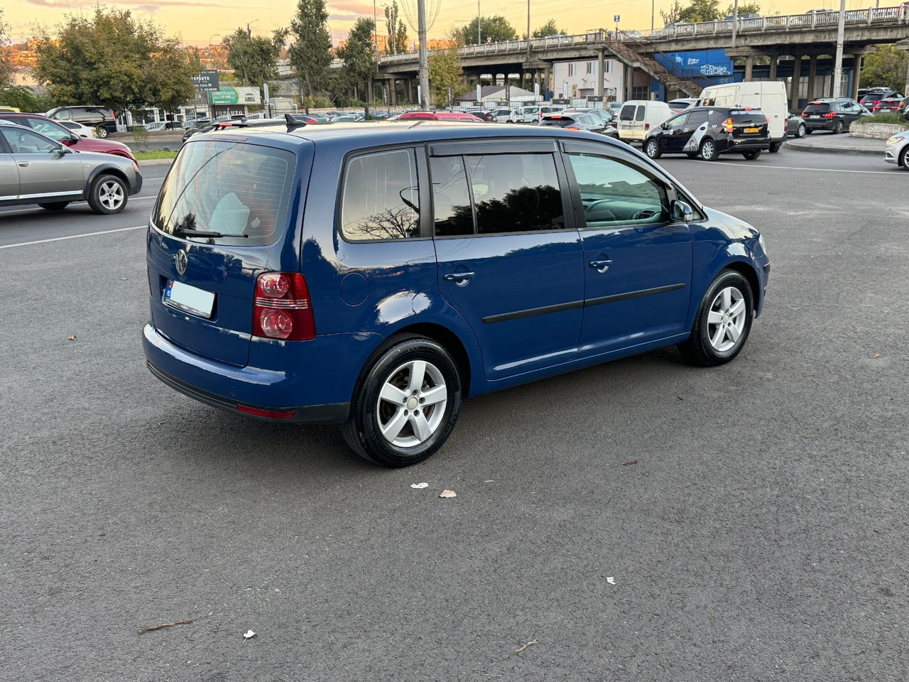 Volkswagen Touran фото 5