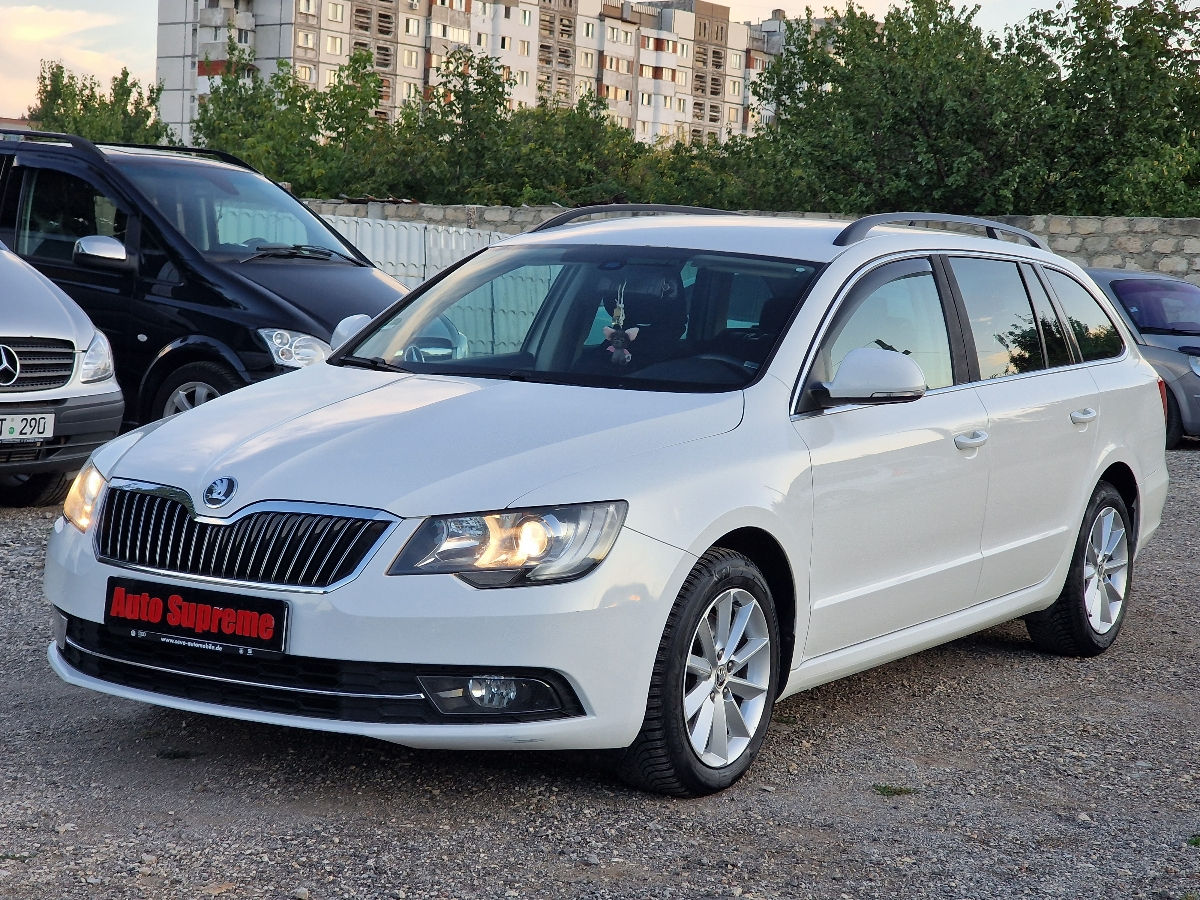 Skoda Superb foto 2